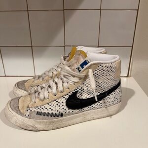 Nike White& Black High-Top Sneakers Alter & Reveal Blazer 77 Size 5.5Y/ 7W EUC
